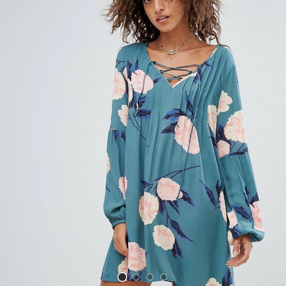 Billabong lace up floral beach dress size L